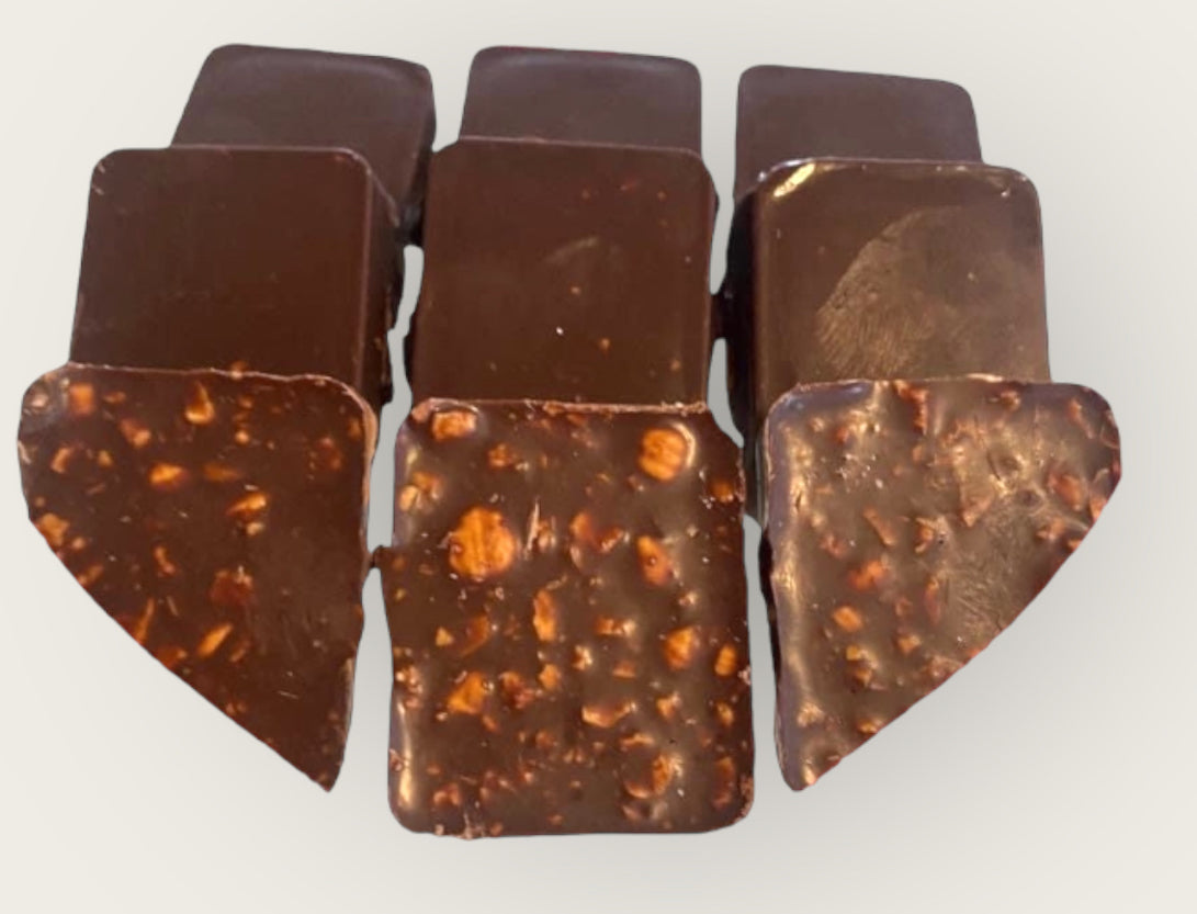 Délices et Carées(saveurs: fraises, chocolat Noisettes, Noix de coco, carées fraises
